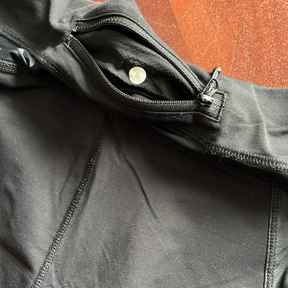 Lululemon black crops size 8 - Picture 5 of 6